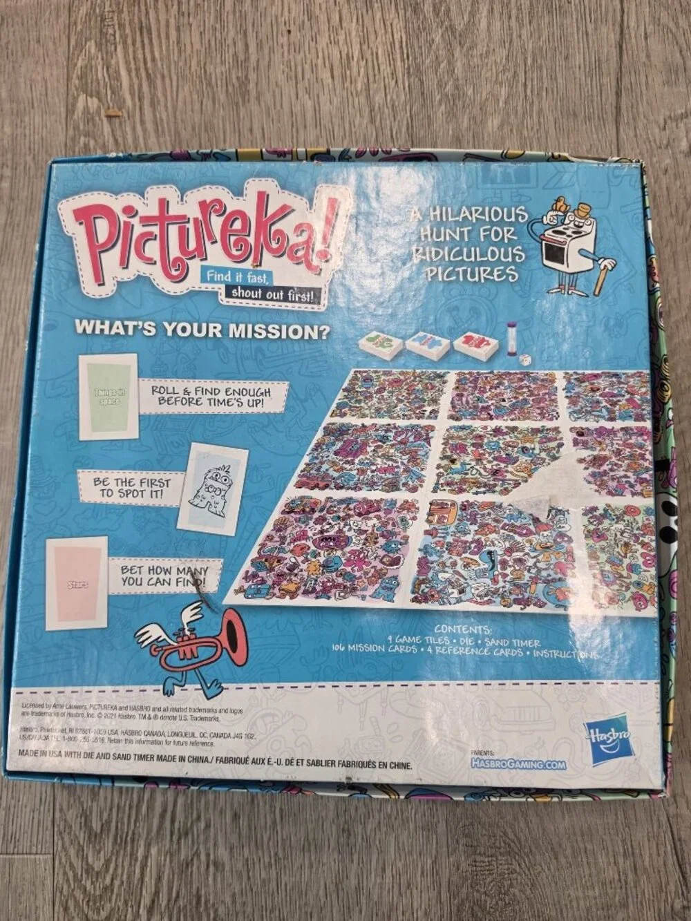 Pictureka! The Wacky Picture Hunt Game By Hasbro comes with everything shown